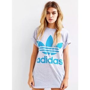 NWOT Adidas Originals double logo tee